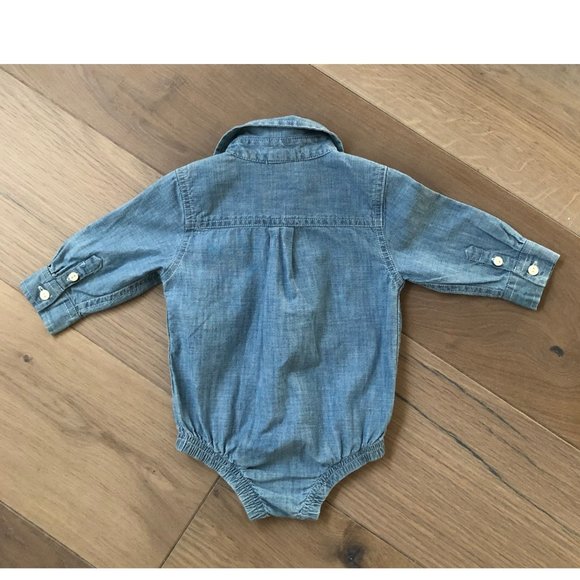 babyGap | Boys 2-Pocket Chambray Button-Front Bodysuit, Blue | 6-12MO - Picture 2 of 2